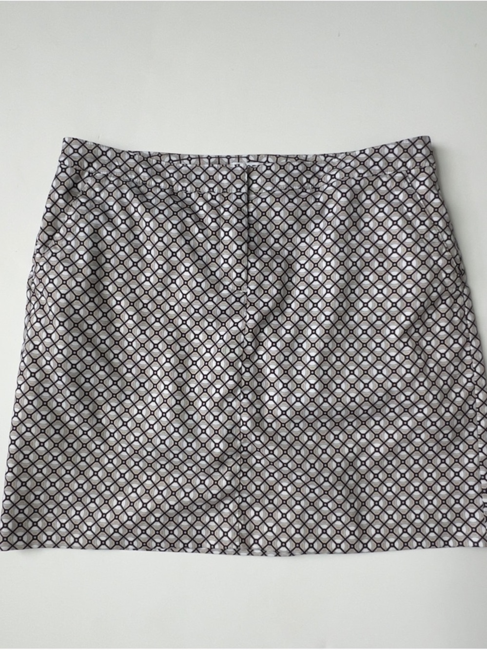 IZOD Geometric Print Mini Skirt in White and Black